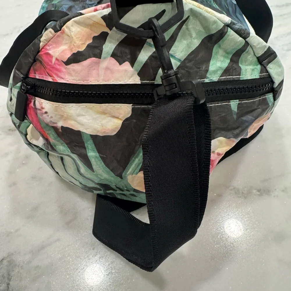 Aloha collection With Love From Paradise Duffle bag 🌺 - Picture 2 of 5